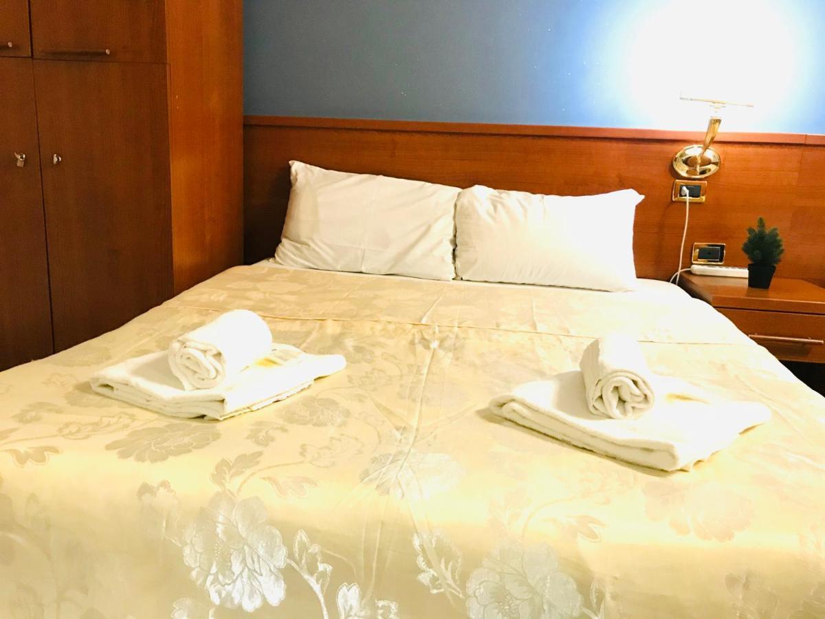 Отель Holiday Rome Termini Экстерьер фото