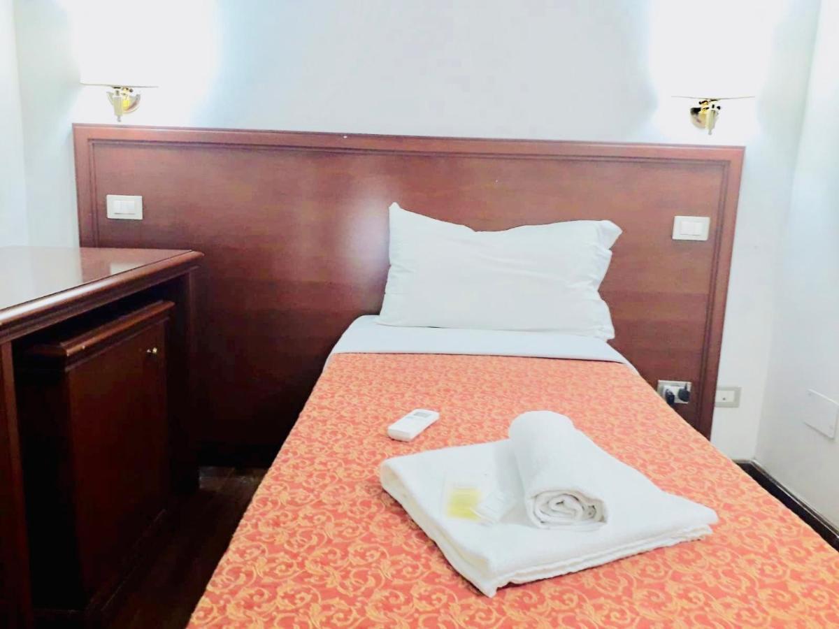 Отель Holiday Rome Termini Экстерьер фото