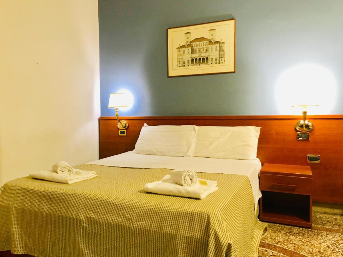 Отель Holiday Rome Termini Экстерьер фото