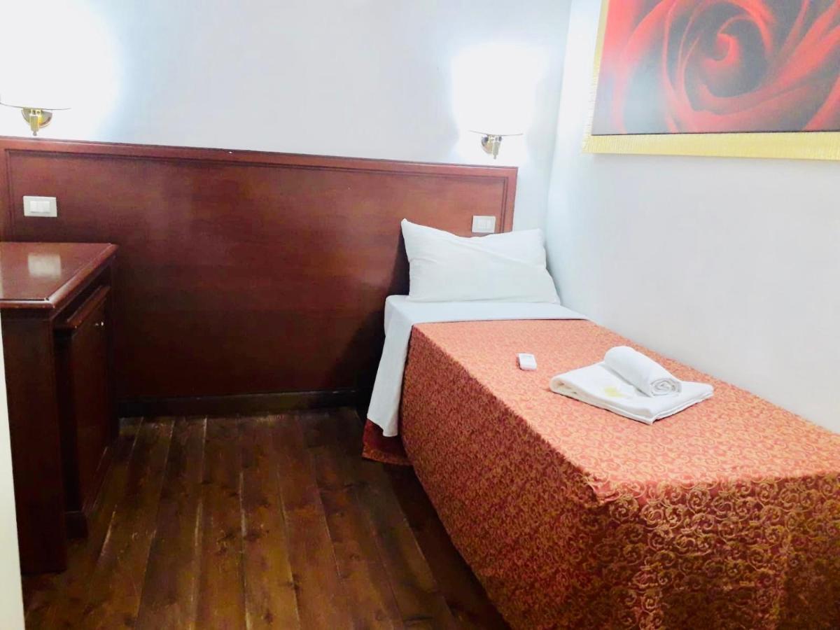 Отель Holiday Rome Termini Экстерьер фото