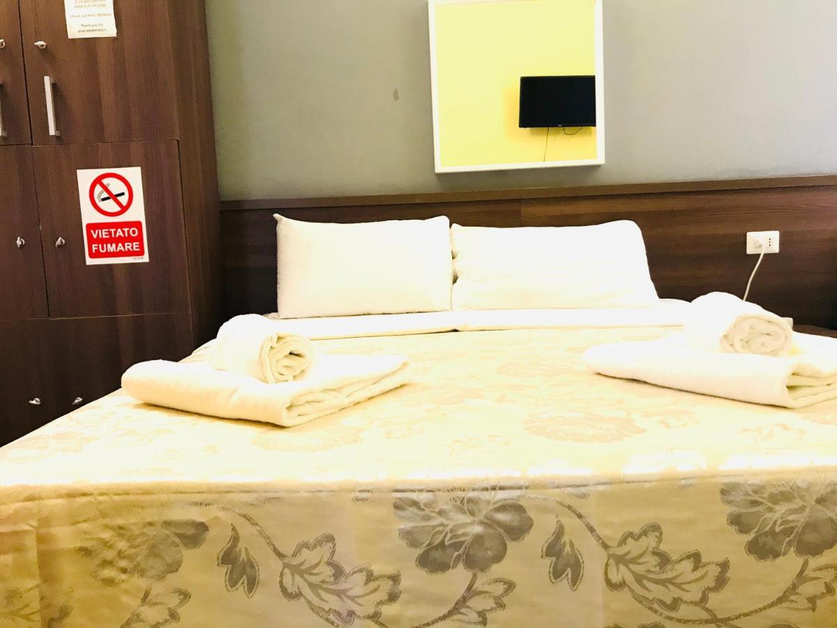 Отель Holiday Rome Termini Экстерьер фото