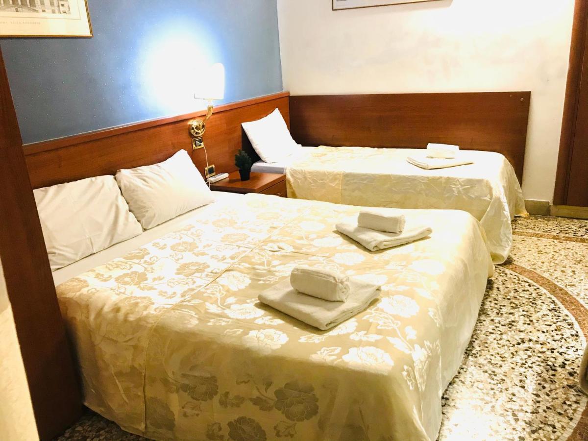 Отель Holiday Rome Termini Экстерьер фото