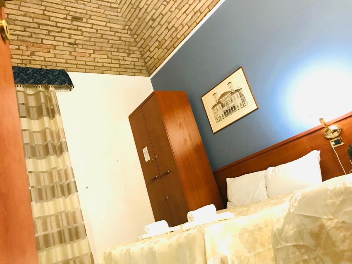 Отель Holiday Rome Termini Экстерьер фото