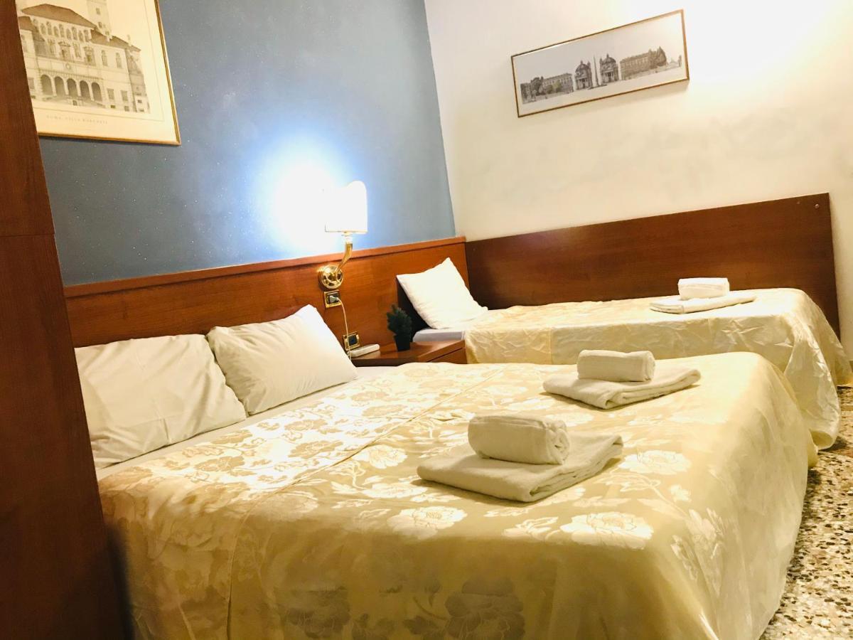 Отель Holiday Rome Termini Экстерьер фото