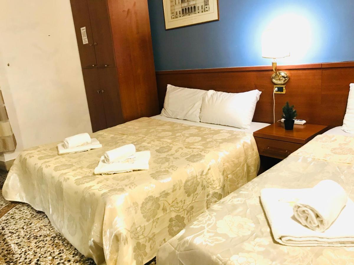 Отель Holiday Rome Termini Экстерьер фото